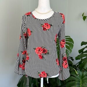 🛍️ Arabella beautiful floral  bell sleeve top.